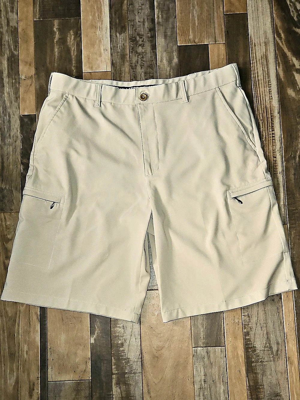 IZOD Golf Swingflex Cargo Short Men's Beige Waist 34